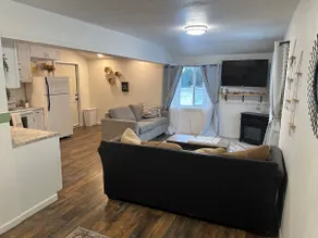 Second floor Country apartment on 20 Acres. - Image 2