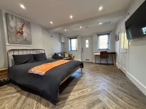 Luxurious & Comfy Gem: King Bed - Workspace! - Image 2