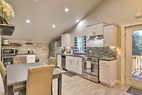 Canyon Ridge Abode-Near Portland - Image 5