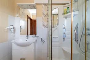 FarawayHomes Aparthotel Vienna Airport #2 - Image 4