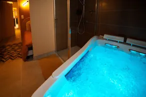 Rivières Orientales - Romantic Break - Balnéo Spa - Image 5