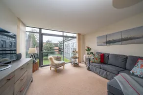 Central Apt-Near London Train-Free Secure Parking - Image 2