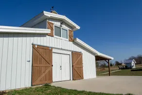 Barn Voyage - Image 2