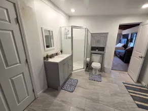 Rose Guest Private Suite. Central location! - Image 3