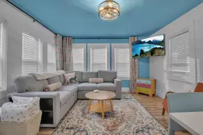 The Allentown House | 4BR | Sleeps 10 | Walkable - Image 2