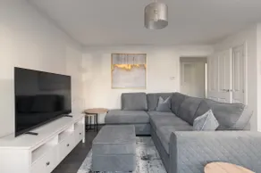Comfortable 2-Bed Home with Parking & Fast Wi-Fi! - Image 2