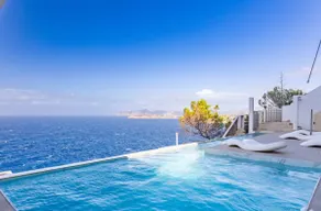 Villa med pool i ett lugnt område framför havet. - Image 5