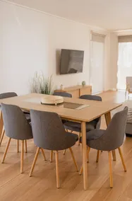 Bright & spacious 3 br townhouse CBD location - Image 5