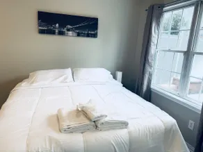 Cozy Urban Studio Retreat in the Heart of Downtown - Image 2