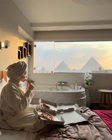 Full Pyramids View with Jacuzzi & Roof Top Access - Image 3