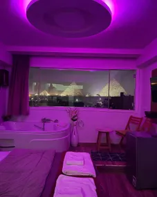 Full Pyramids View with Jacuzzi & Roof Top Access - Image 2