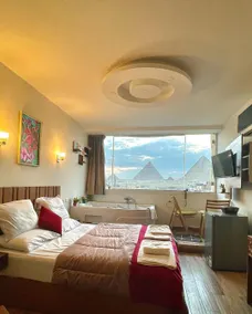 Full Pyramids View with Jacuzzi & Roof Top Access - Image 4