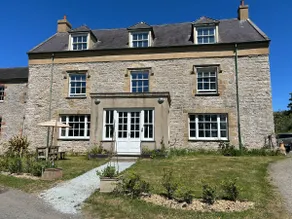 Spacious ground floor apartment near Beaumaris - Image 2