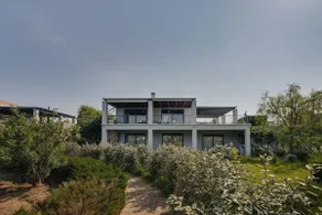 The House before the Lake - Image 4