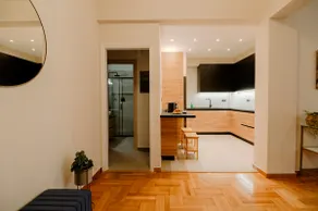 Art Deco Flat Near Metro & Museum - Image 2