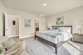 King bed, 2 car garage, 2 large TVs, Seclusion - Image 4