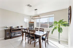 Tranquil & Stylish Haven: Prime Location, Backyard - Image 3