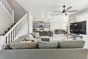 Tranquil & Stylish Haven: Prime Location, Backyard - Image 2