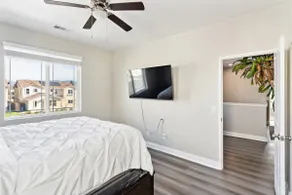 Tranquil & Stylish Haven: Prime Location, Backyard - Image 5