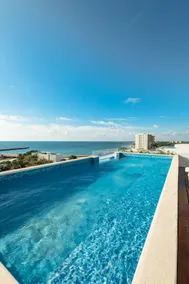 203 Oceanview Studio | Rooftop Pool + Balcony - Image 2