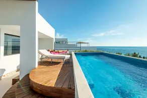 203 Oceanview Studio | Rooftop Pool + Balcony - Image 3