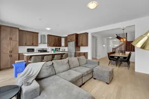 Massive 8 Bed Luxury Estate with 65 inch TV and Free Parking - Image 3