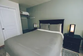 Charming Park Side Hotel Room 2 - Image 3