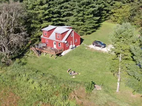 Open Season-Peace & quiet w/stocked pond & Hot Tub - Image 2