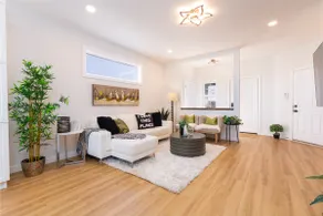 Brand New 3BR Home |Wi-Fi| Parking |Near Winnipeg - Image 3