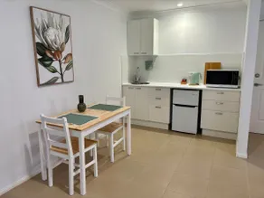 Deluxe Studio on Parkwood - Image 5