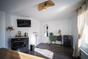 Hyper Center Studio - no kitchen - 2 people - Image 2