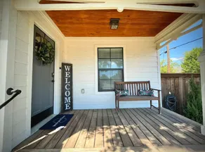 LadyFace Cottage: Near Magnolia - Image 3