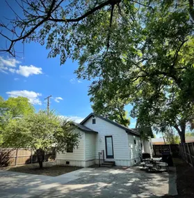 LadyFace Cottage: Near Magnolia - Image 4