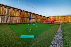 King Bed / Stock Tank Hot Pool / Mini Golf / Games - Image 4