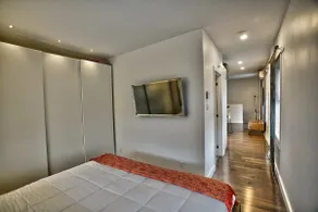 Downtown Prestige: Parking, King Bed, Sleeps 6 - Image 4