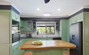 Spacious home with pool minutes to Redcliffe. - Image 3