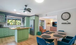 Spacious home with pool minutes to Redcliffe. - Image 5