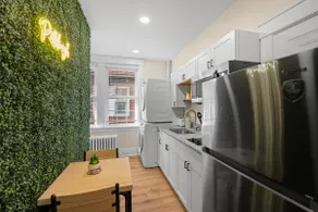 Charming Studio w/Sun Room - Image 3
