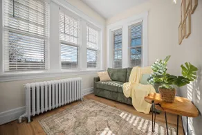 Charming Studio w/Sun Room - Image 2
