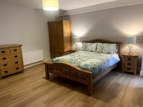 4 bedroom apartment, self catering. Above pub/bar - Image 2