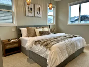 Minutes from Victoria w/ Fully Equipped Kitchen - Image 3