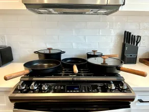 Minutes from Victoria w/ Fully Equipped Kitchen - Image 5