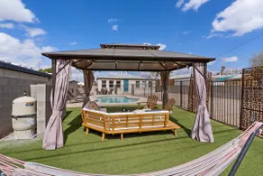 1 Mile to UofA & Downtown | 4 bdrm | Heated Pool - Image 3