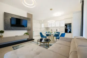 Stylish Ground-Floor Comfort w Terrace & Parking - Image 4
