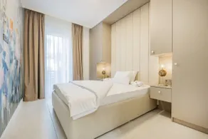 Stylish Ground-Floor Comfort w Terrace & Parking - Image 3