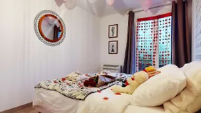 Loveroom - Chic & Romantic Escape - Image 2