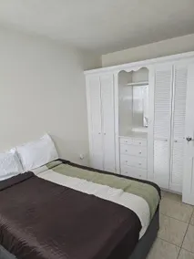Charming Montrose 2-Bd Apartment - Image 4