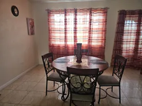 Charming Montrose 2-Bd Apartment - Image 2
