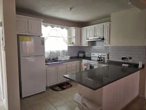 Charming Montrose 2-Bd Apartment - Image 5