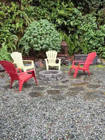 Cozy Corner Cottage, fully covered large deck. - Image 5
